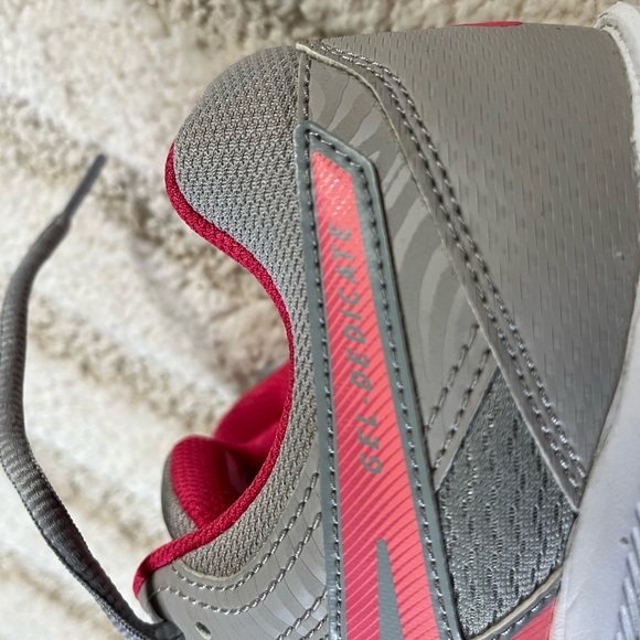 ASICS Women's Tennis Shoes LIKE NEW - Picture 7 of 7